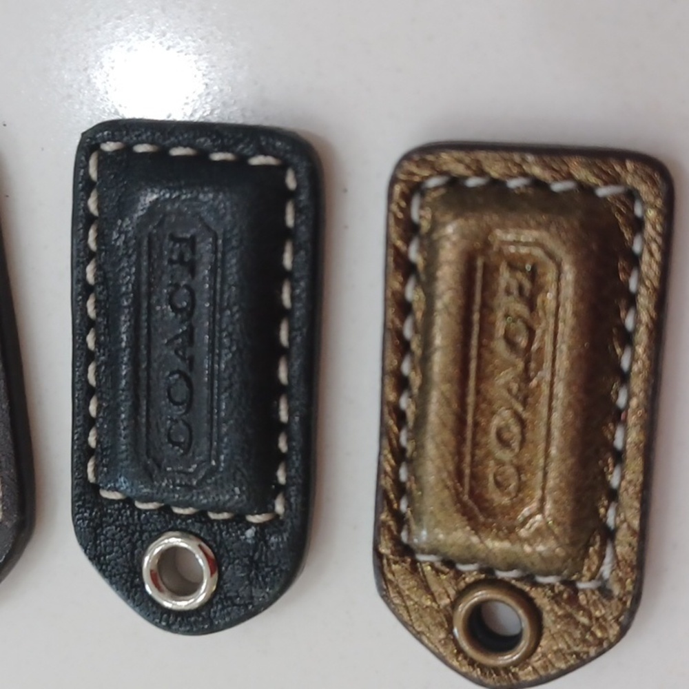 4 small Coach Hangtags - Picture 6 of 6